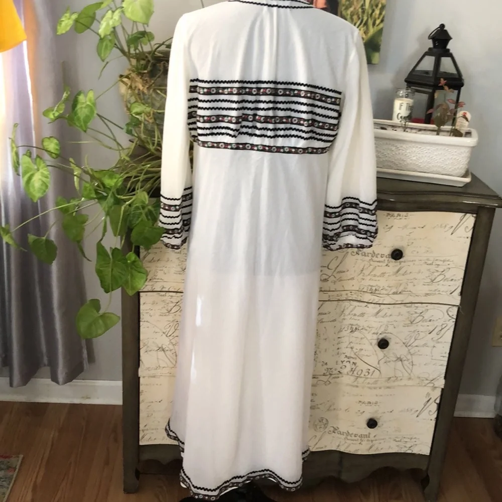 VINTAGE SNAP BUTTON NIGHTGOWN BISHOP SLEEVES WHITE SIZE SMALL TO MEDIUM - Picture 6 of 14
